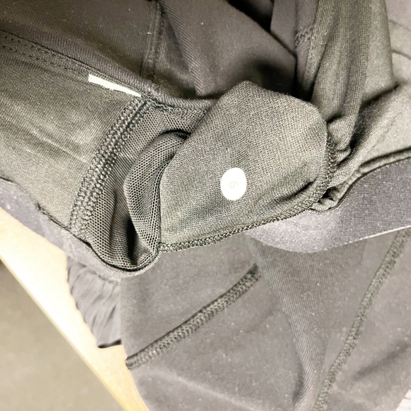 Lululemon City Tank Elegant Black Sleeveless Peplum Tank w Built in Bra Size 6 - Picture 9 of 9